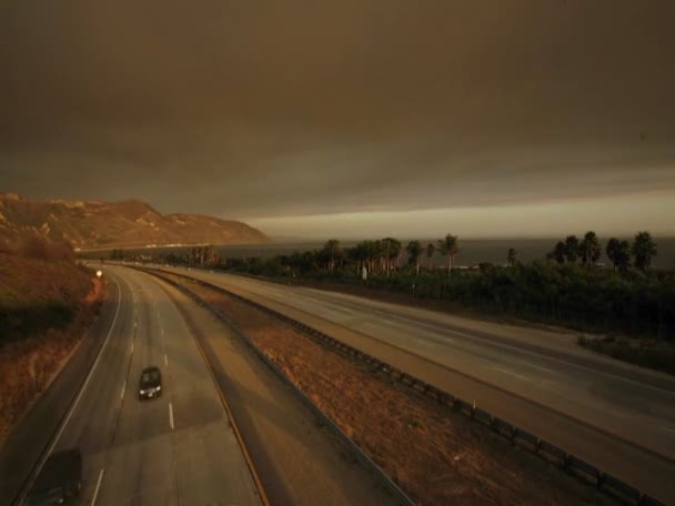 Auto-estrada de dia e de noite — Vídeo de Stock