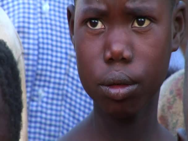 Niños huérfanos en Uganda — Vídeo de stock