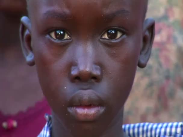 Malé dítě v Ugandě — Stock video