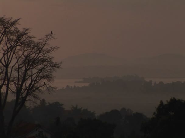 Skymning, låg över Lake Victoria — Stockvideo