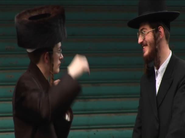 Православные евреи говорят — стоковое видео