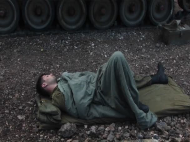 陆军士兵睡觉 — 图库视频影像