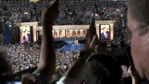 バラク・オバマが受け入れ演説を行う — ストック動画