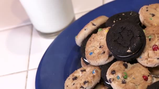 Cookies with a glass of milk — Stock Video