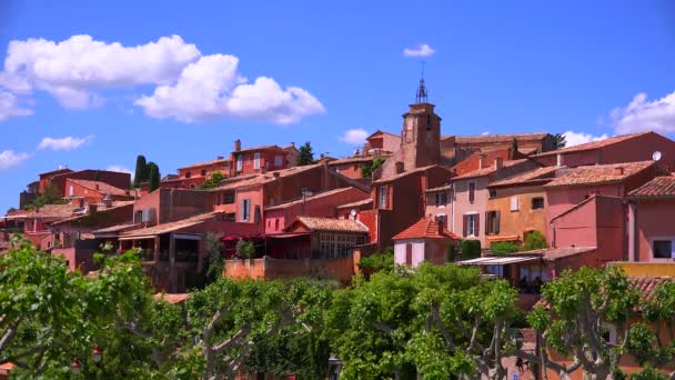 フランスは、ルーション地方の町を丘します。 — ストック動画