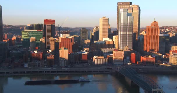 Pittsburgh, Pa i skymningen — Stockvideo