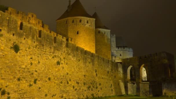 Muren van Carcassone Fort bij nacht — Stockvideo