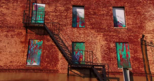 Byggnader målade med konst i en Baltimore — Stockvideo