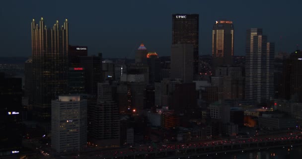 Skyline van pittsburgh's nachts — Stockvideo