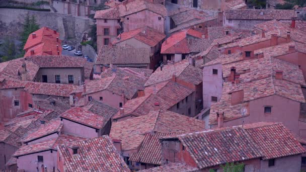 Tetők határozza meg a város spanyol kolostor — Stock videók