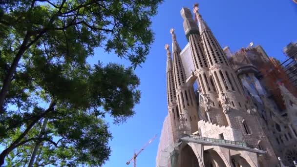 Katedralen La Sagrada familia av gaudi — Stockvideo