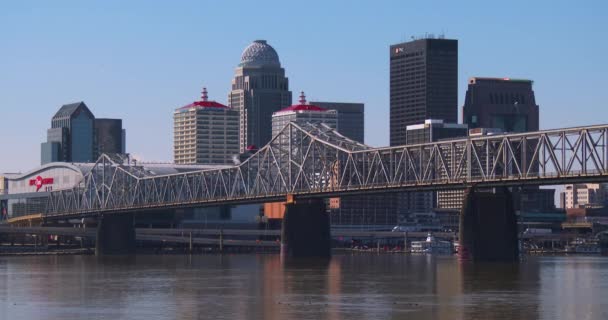 Louisville met Ohio River — Stockvideo