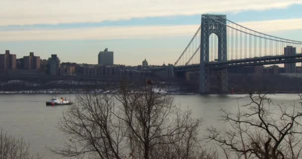 Boat travel on the Hudson River — Stock Video