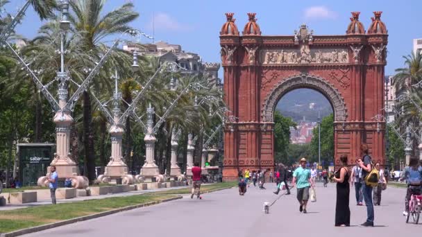 Arc De seger i Barcelona, Spanien. — Stockvideo