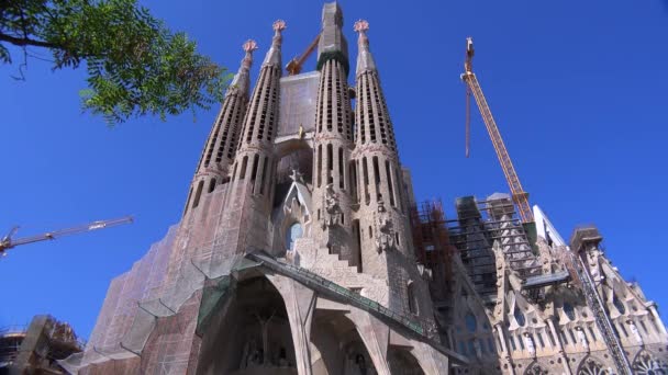 Sagrada Familia cathedral by Gaudi — Stock Video