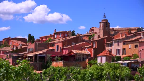The French hill town of Roussillon — Stock Video