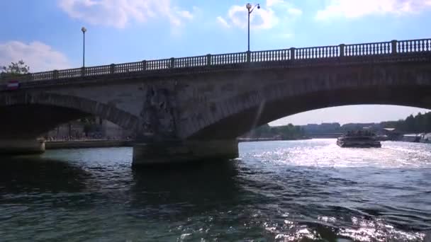 Pov 从游塞纳河享用穆什河船 — 图库视频影像