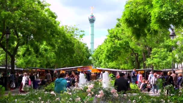 Marché aux puces extérieur à Paris — Video