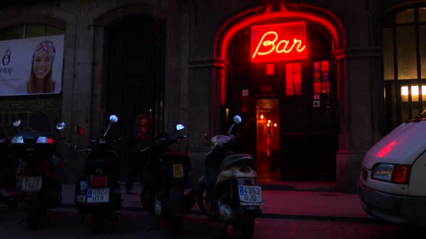 霓虹灯和摩托车的栏 — 图库视频影像