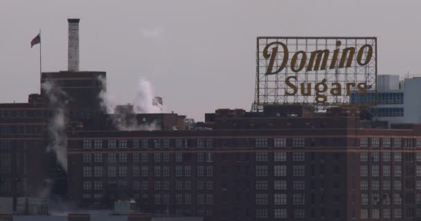 La fábrica de azúcar Domino cerca de Baltimore — Vídeos de Stock