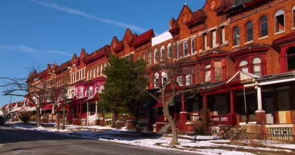 Rowhouses line the streets of Baltimore — Stock Video