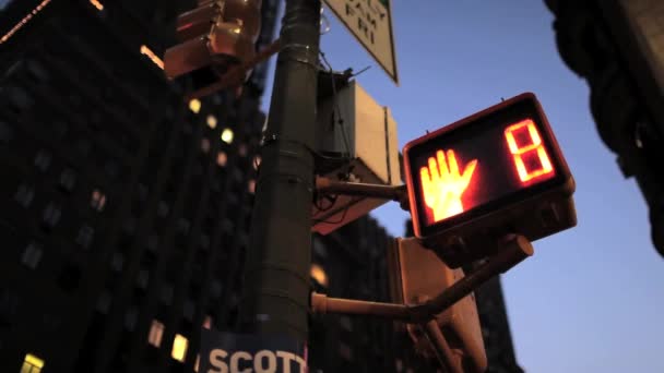 横断歩道のカウント ダウン サイン — ストック動画