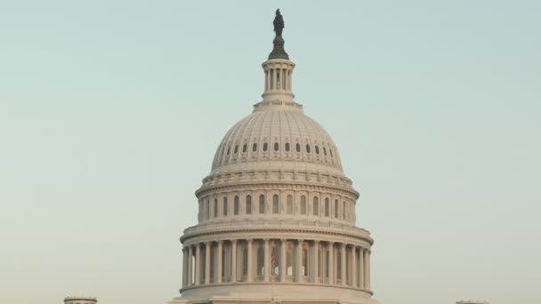 Bâtiment Capitol à Washingron au crépuscule — Video