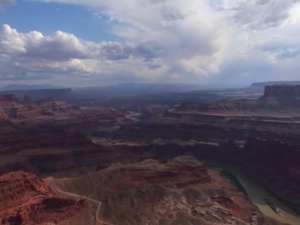 Údolí mesas v den v národním parku Canyonlands — Stock video