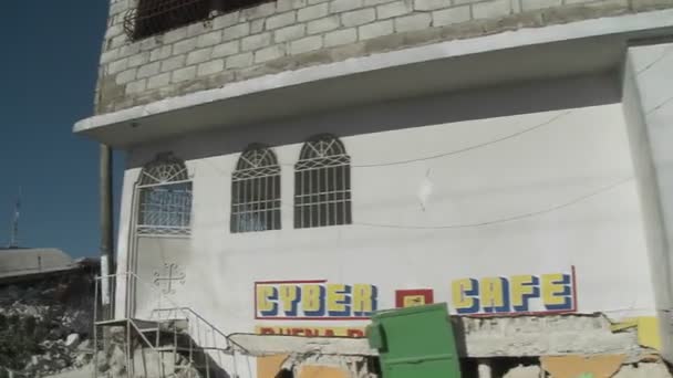 Distruzione a seguito del massiccio terremoto di Haiti — Video Stock