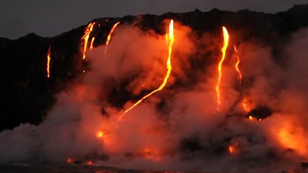 Fluxo de lava para o oceano — Vídeo de Stock