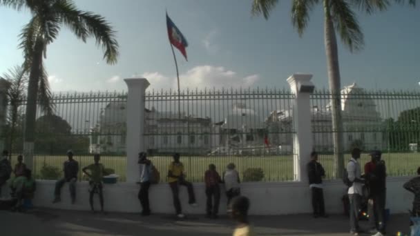 Het puin van het presidentiële paleis in Haïti — Stockvideo