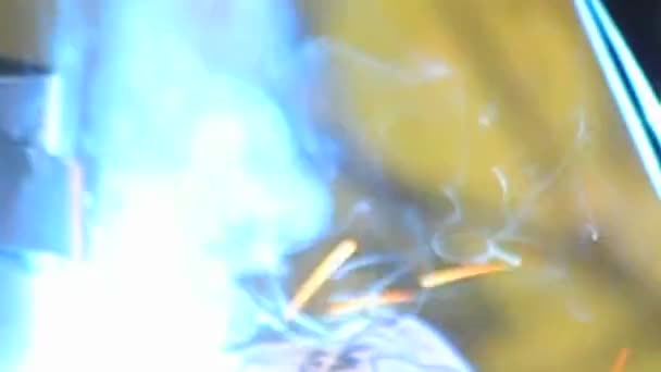 Welding with sparks flying — Stock Video