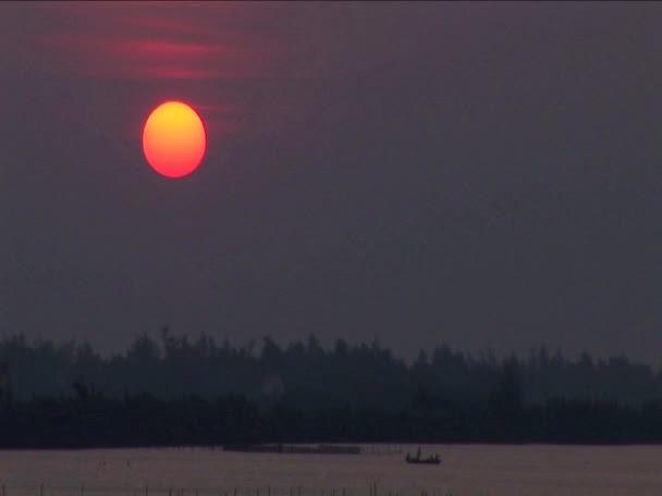 Západ slunce nad řekou Mekong — Stock video