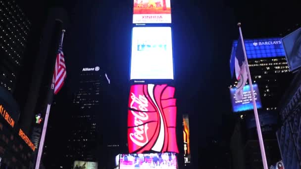 Times Square upplyst på natten — Stockvideo