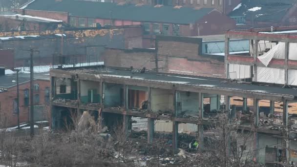 Vista de un edificio destruido — Vídeos de Stock