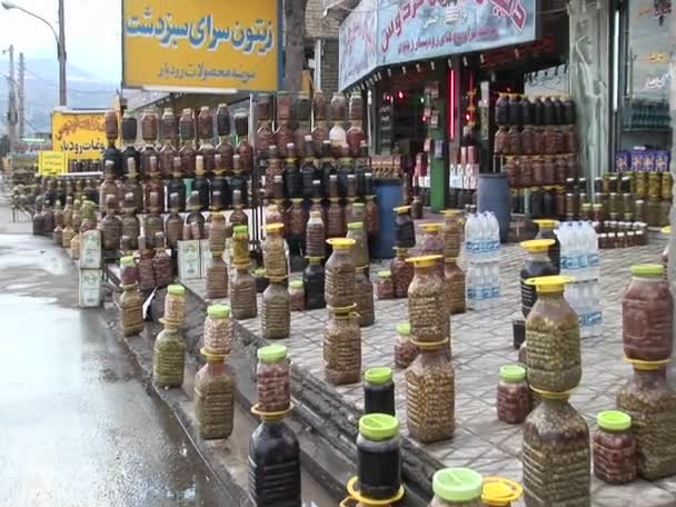 Kryty cysterny poza sklep w Iranie — Wideo stockowe