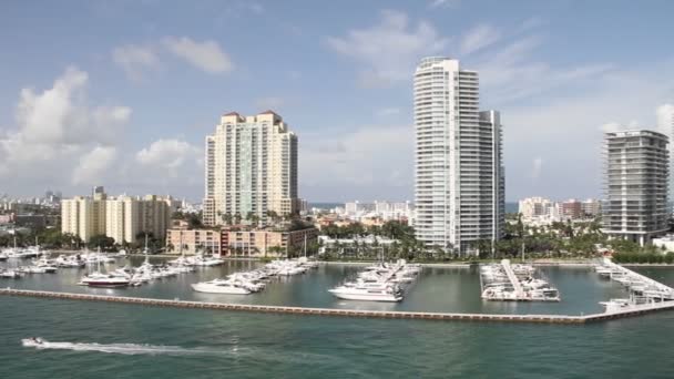 Arranha-céus apartamentos de Miami — Vídeo de Stock