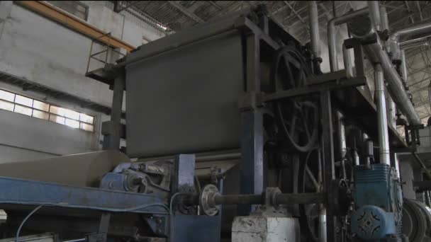 工場内の機械の車輪が回っています。 — ストック動画