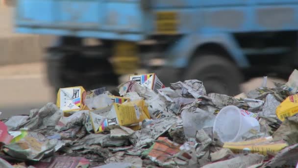 Conjunto de basura en la calle — Vídeos de Stock