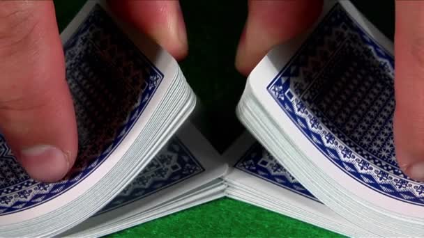 Um baralho de cartas é embaralhado — Vídeo de Stock