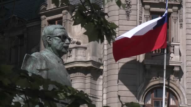 Salvador Allende szobra — Stock videók