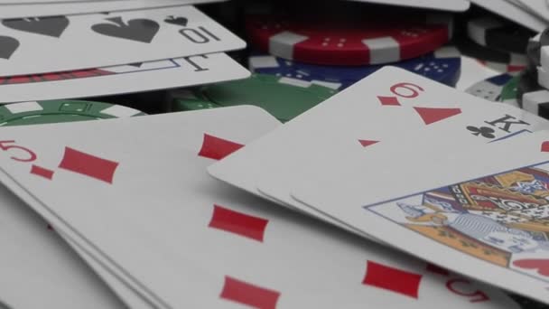 Cartas de jogo e fichas de poker — Vídeo de Stock