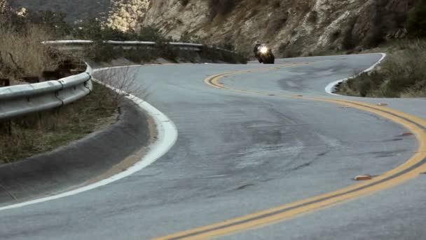 Motocicleta en carretera — Vídeos de Stock