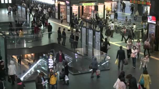 Jr 역에서 통근 — 비디오