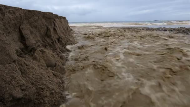 Sanjon Creek πλύσιμο άμμο παραλιών — Αρχείο Βίντεο