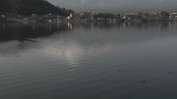 Mt. Fuji reflejado en el lago Kawaguchi — Vídeos de Stock