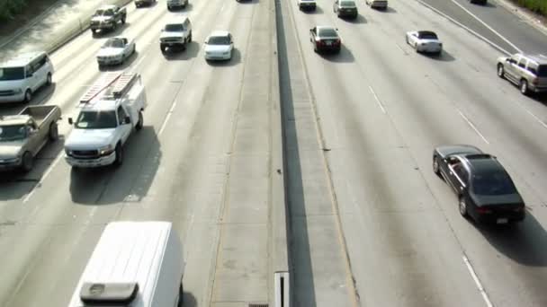 Traffic moves along  freeways — Stock Video