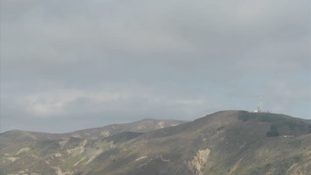 Les nuages qui passent jettent des ombres — Video