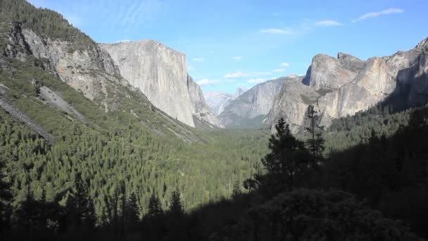 Yosemite valley med halv kupol — Stockvideo