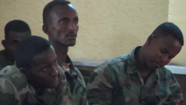 Солдати в африканських країні Джібуті — стокове відео